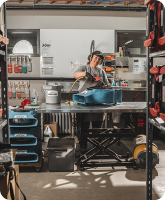 Nettoyage et maintenance d’un équipement de décontamination